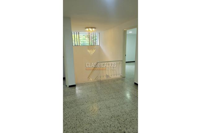 Oficinas y Consultorios, Alquiler en La Flora