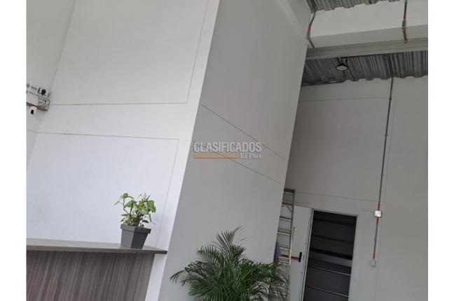 Locales y Bodegas, Alquiler, Granada - $10.000.000