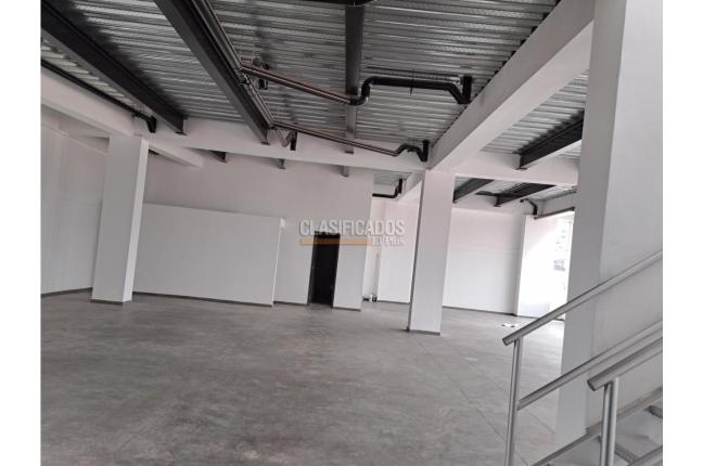 Locales y Bodegas, Alquiler, Granada - $10.000.000