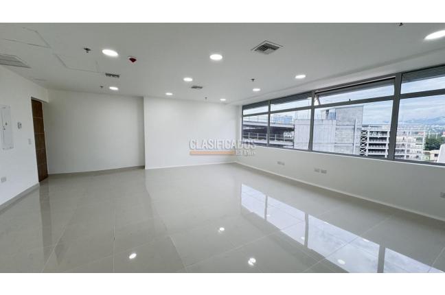 Oficinas y Consultorios, Alquiler en Centro Ccial. Jardín Plaza