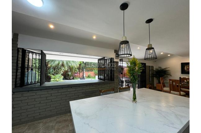 Casas, Venta en La Flora