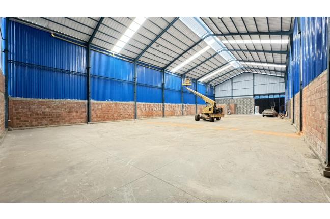 Locales y Bodegas, Alquiler, La Dolores - $10.500.000