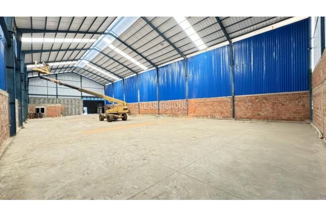 Locales y Bodegas, Alquiler, La Dolores - $10.500.000