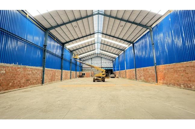 Locales y Bodegas, Alquiler, La Dolores - $10.500.000