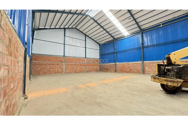 Locales y Bodegas, Alquiler, La Dolores - $10.500.000
