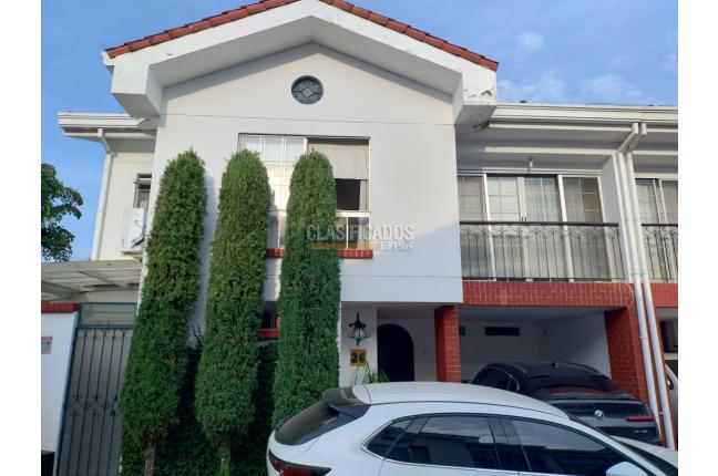 Casas, Venta en Ciudad Jardín