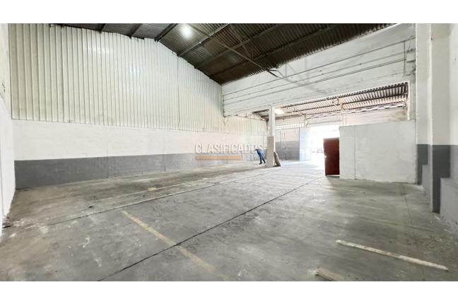 Locales y Bodegas, Alquiler en Industrial