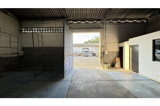 Locales y Bodegas, Alquiler, Industrial - $6.000.000