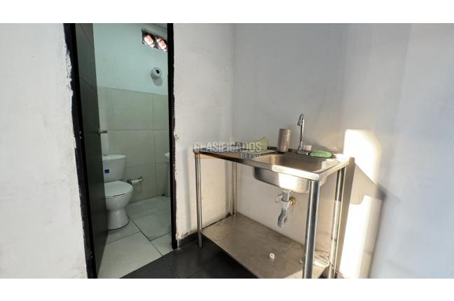 Locales y Bodegas, Alquiler, Industrial - $6.000.000