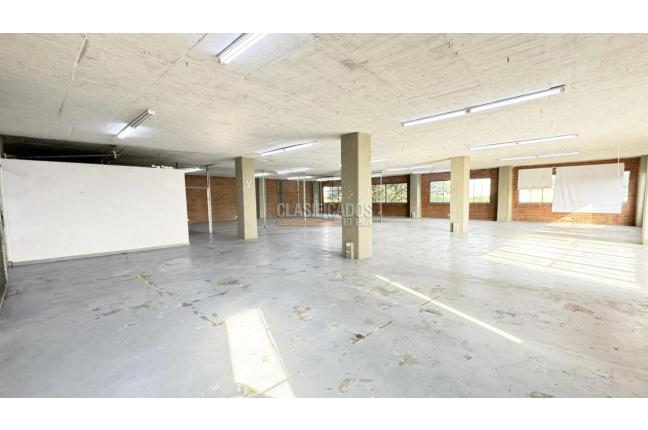 Locales y Bodegas, Alquiler, El Troncal - $5.700.000