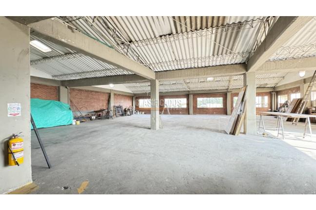 Locales y Bodegas, Alquiler, El Troncal - $3.200.000