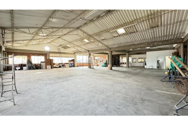 Locales y Bodegas, Alquiler, El Troncal - $3.200.000