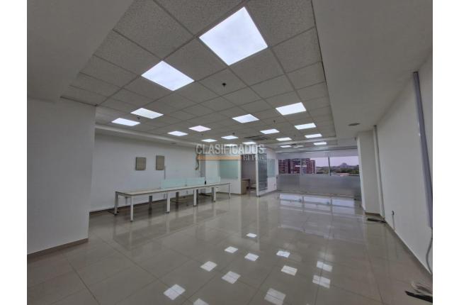 Oficinas y Consultorios, Venta en Centro Ccial. Jardín Plaza