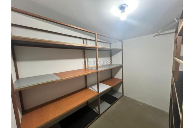 Locales y Bodegas, Alquiler, El Troncal - $8.200.000