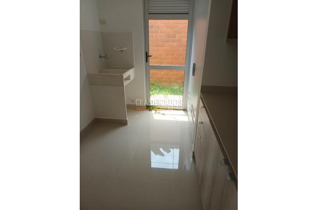 Casas, Venta en Ciudad Country