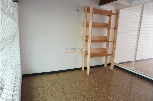 Oficinas y Consultorios, Alquiler, La Flora - $2.300.000