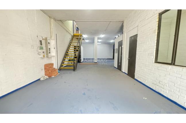 Locales y Bodegas, Alquiler, Bolivariano - $5.500.000