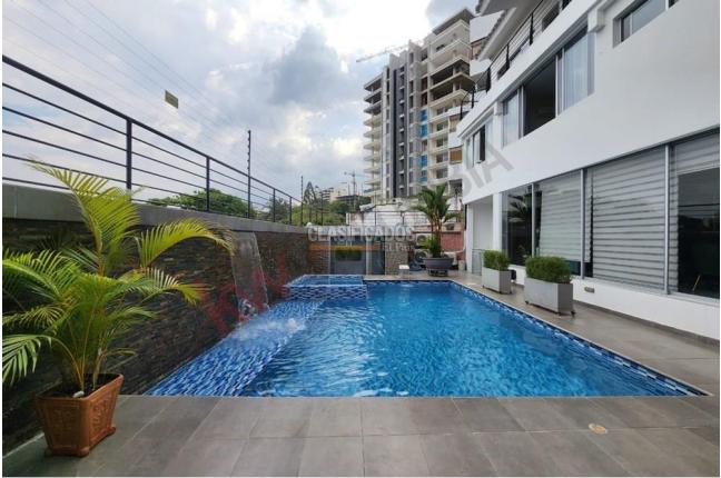 Casas, Venta en Santa Mónica Central