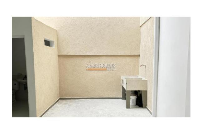 Locales y Bodegas, Alquiler, Bretaña - $2.600.000