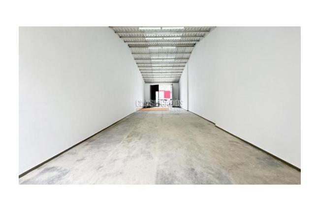 Locales y Bodegas, Alquiler, Bretaña - $2.600.000