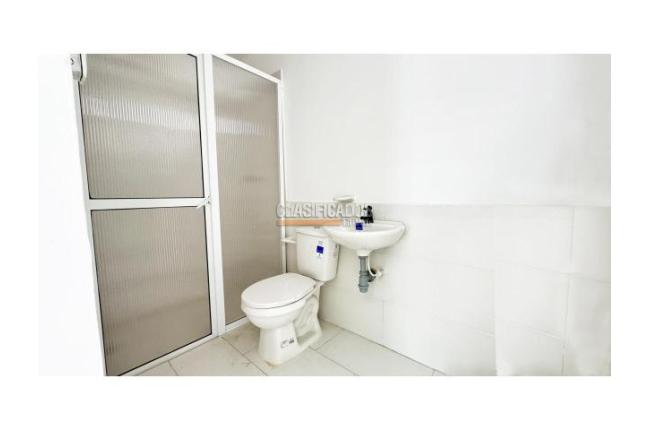 Locales y Bodegas, Alquiler, Bretaña - $2.600.000