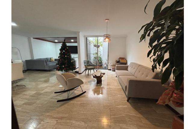 Casas, Venta en Ciudad Jardín