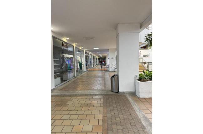 Oficinas y Consultorios, Alquiler, Centro Ccial. Holguines Trade Center - $18.000.000