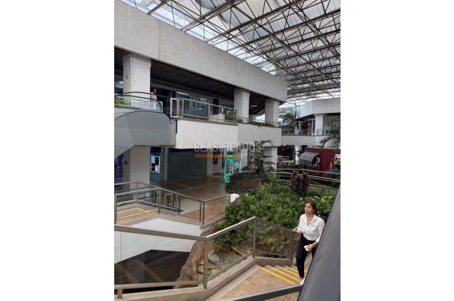 Oficinas y Consultorios, Alquiler, Centro Ccial. Holguines Trade Center - $18.000.000