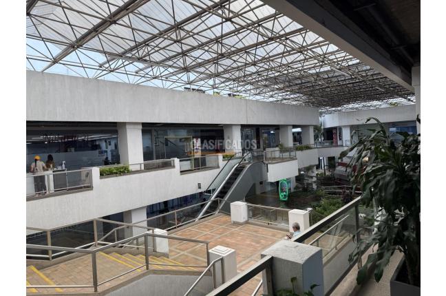 Oficinas y Consultorios, Alquiler, Centro Ccial. Holguines Trade Center - $18.000.000