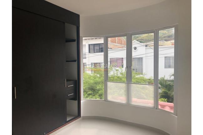 Apartamentos, Alquiler, Colinas del Bosque - $1.800.000