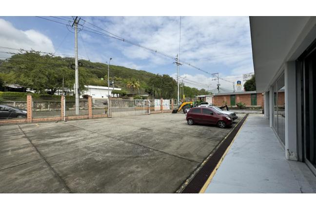 Locales y Bodegas, Alquiler en Yumbo