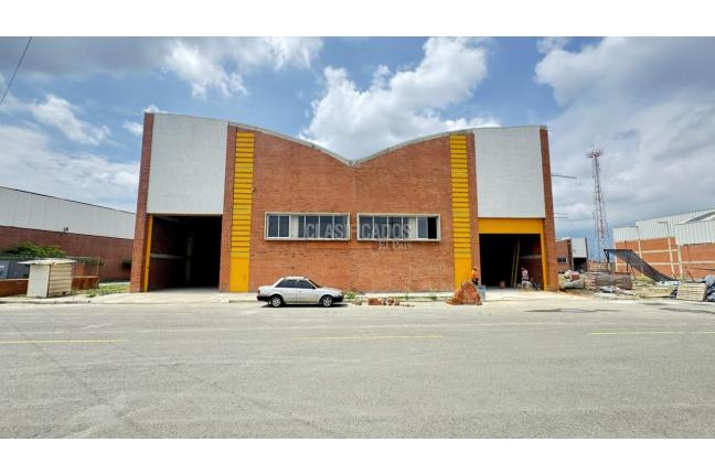 Locales y Bodegas, Alquiler en La Nubia