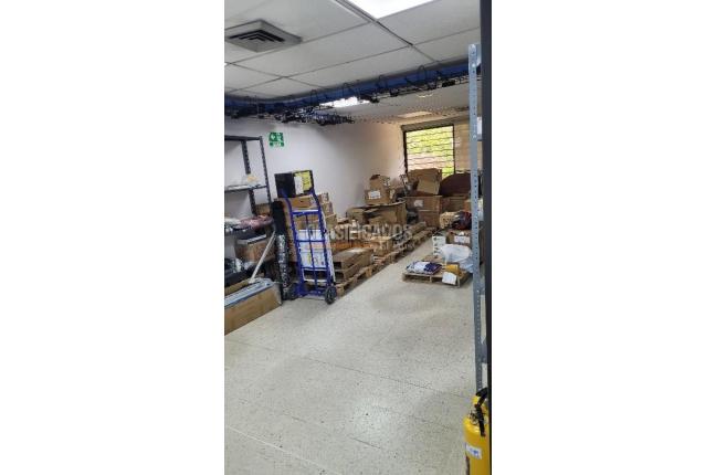 Oficinas y Consultorios, Alquiler, La Flora - $15.000.000