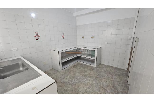 Locales y Bodegas, Alquiler, Granada - $6.500.000