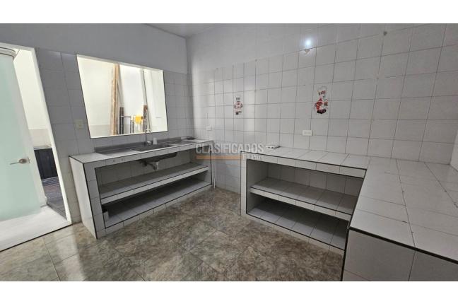 Locales y Bodegas, Alquiler, Granada - $6.500.000