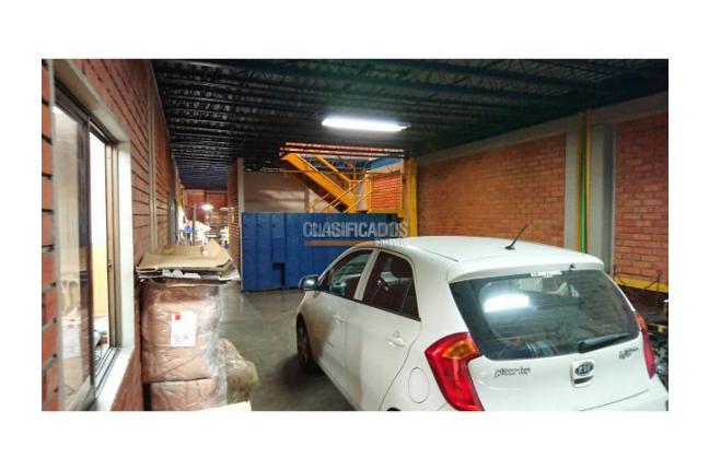 Locales y Bodegas, Venta, Alameda - $2.200.000.000