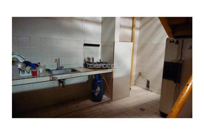 Locales y Bodegas, Venta, Alameda - $2.200.000.000