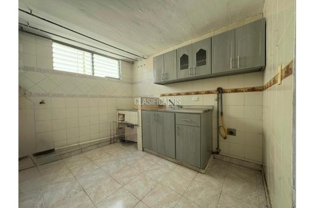 Apartamentos, Alquiler, Alcázares - $850.000