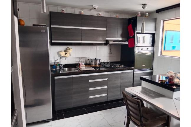 Apartamentos, Venta, Champagñat - $553.000.000