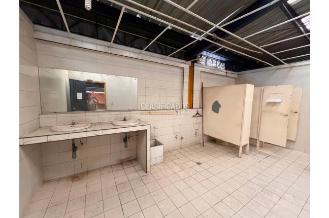 Locales y Bodegas, Venta, Alameda - $2.200.000.000