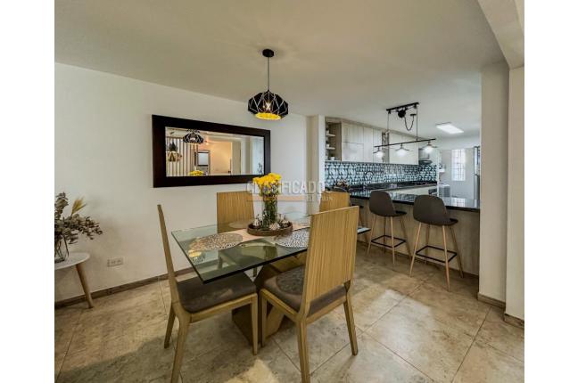 Casas, Venta en La Hacienda