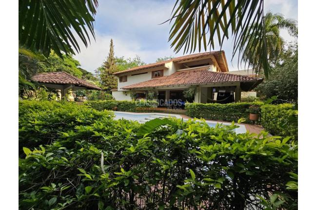 Casas, Venta en Ciudad Jardín