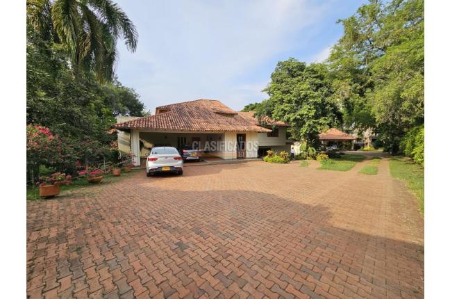 Casas, Venta en Ciudad Jardín