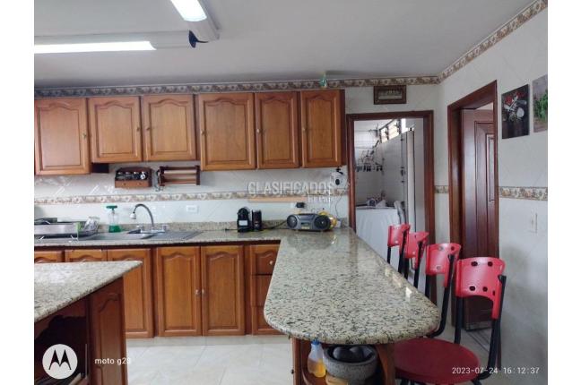 Apartamentos, Venta, Versalles - $1.200.000.000