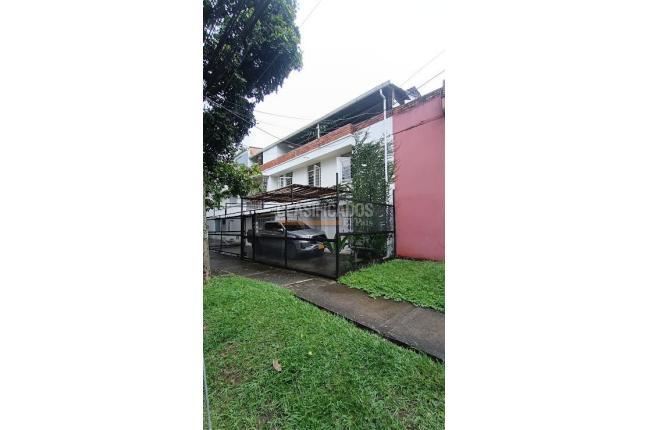 Oficinas y Consultorios, Alquiler en La Flora