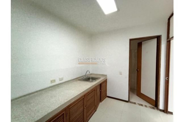 Oficinas y Consultorios, Alquiler, El Cedro - $2.000.000