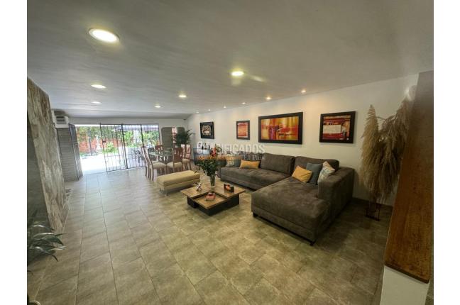 Casas, Venta en La Flora