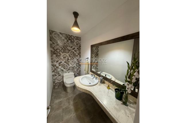 Casas, Venta en La Flora