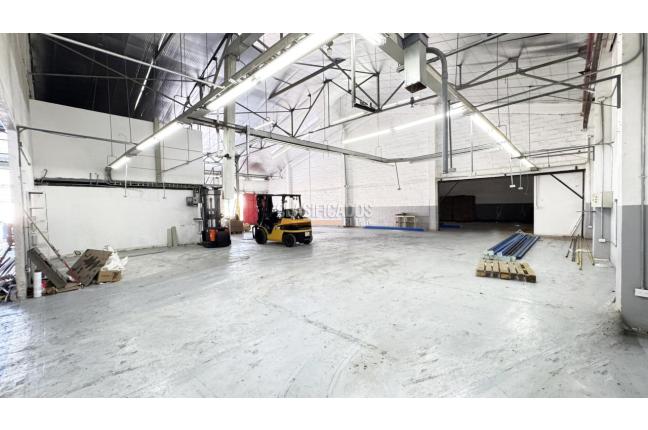 Locales y Bodegas, Alquiler en Industrial