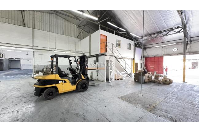 Locales y Bodegas, Alquiler, Industrial - $8.500.000